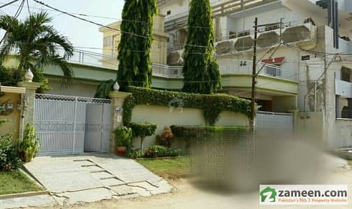 525 Square Yards Beautifully Constructed Bungalow on Urgent Sale