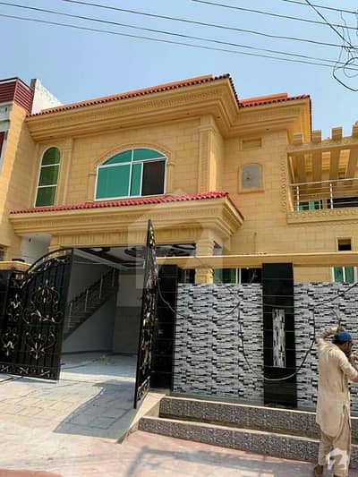 ورسک روڈ پشاور میں 9 کمروں کا 10 مرلہ مکان 3 کروڑ میں برائے فروخت۔ ورسک روڈ پشاور میں 9 کمروں کا 10 مرلہ مکان 3 کروڑ میں برائے فروخت۔
