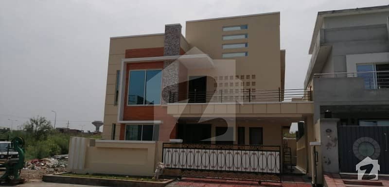 میڈیا ٹاؤن راولپنڈی میں 5 کمروں کا 12 مرلہ مکان 2.75 کروڑ میں برائے فروخت۔