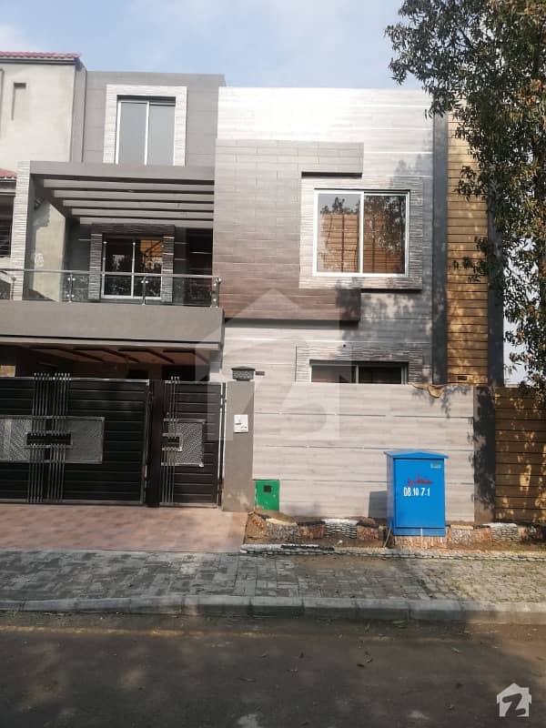 6 Marla Brand New House For Sale In Eastern Block