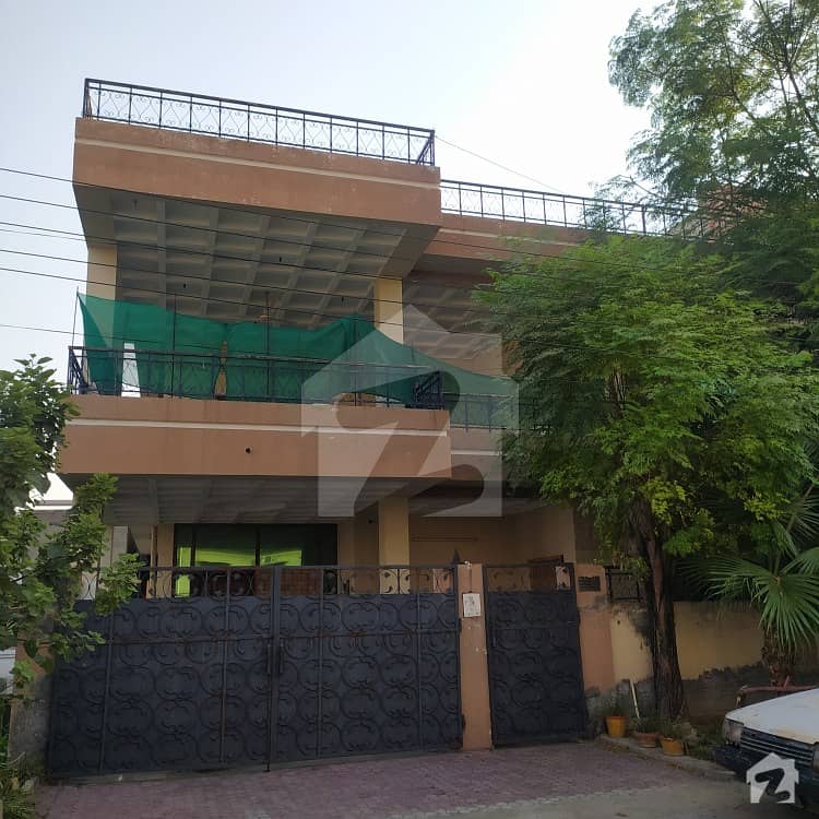 Triple Storey Gtype House In Officers Colony Phase 4` Officers Colony