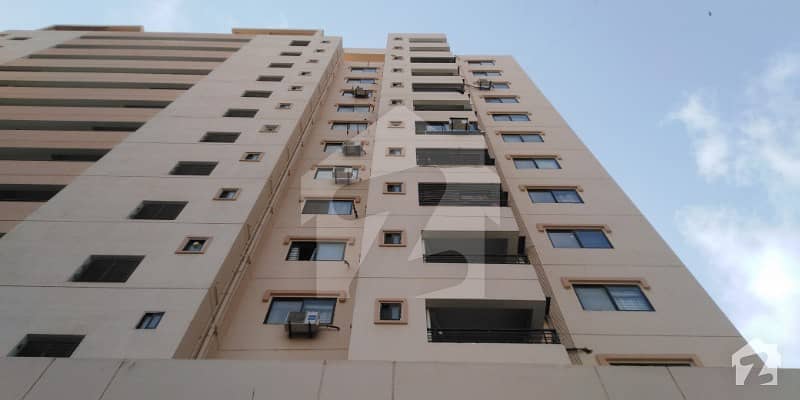 کلفٹن ۔ بلاک 2 کلفٹن کراچی میں 3 کمروں کا 10 مرلہ فلیٹ 3.7 کروڑ میں برائے فروخت۔