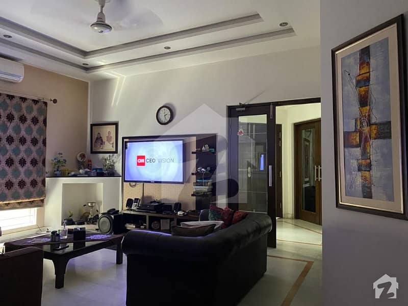 ڈی ایچ اے فیز 6 - بلاک اے فیز 6 ڈیفنس (ڈی ایچ اے) لاہور میں 4 کمروں کا 10 مرلہ مکان 1.05 لاکھ میں کرایہ پر دستیاب ہے۔