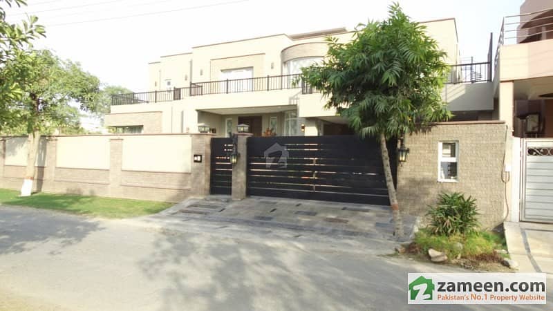 2.5 Kanal Owner Built Corner House Available For Sale