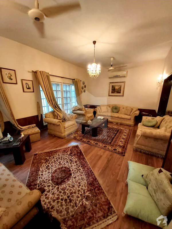 ڈی ایچ اے فیز 4 ڈی ایچ اے کراچی میں 4 کمروں کا 12 مرلہ مکان 6.5 کروڑ میں برائے فروخت۔