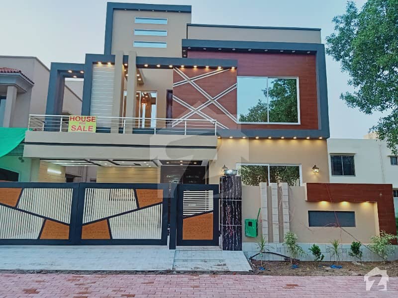 10 Marla Luxury Brand New House For Sale Near Park Masjid Market
