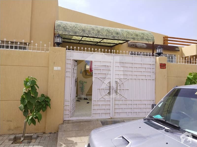 کے این گوہر گرین سٹی شاہراہِ فیصل کراچی میں 4 کمروں کا 10 مرلہ مکان 1.85 کروڑ میں برائے فروخت۔