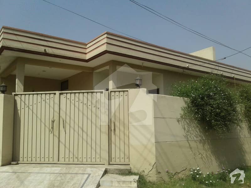 حیات آباد فیز 1 حیات آباد پشاور میں 3 کمروں کا 10 مرلہ مکان 36 ہزار میں کرایہ پر دستیاب ہے۔