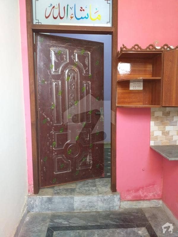 آشیانہ روڈ لاہور میں 2 کمروں کا 2 مرلہ مکان 12 ہزار میں کرایہ پر دستیاب ہے۔