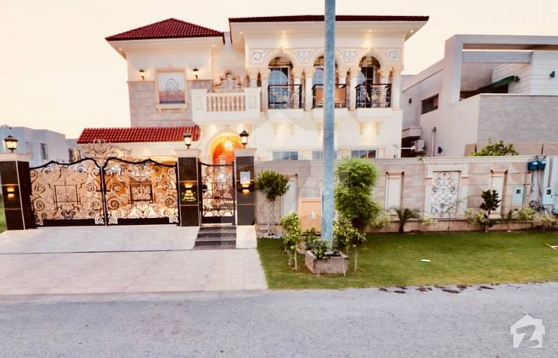 Richmoor Presents 1 kanal Brand New House is for RENT Richmoor Presents 1 kanal Brand New House is for RENT