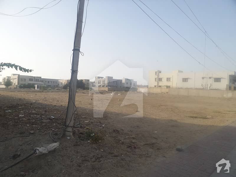 Great Little Palace 500 Yard Residential Plot Is Up For Sell On 20th Street Of Dcutting Zone B Phase 8