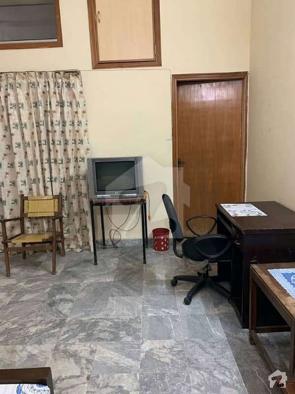Room Available For Rent In Gulberg Near Xinhua Mall And Hotel One. Room Available For Rent In Gulberg Near Xinhua Mall And Hotel One.