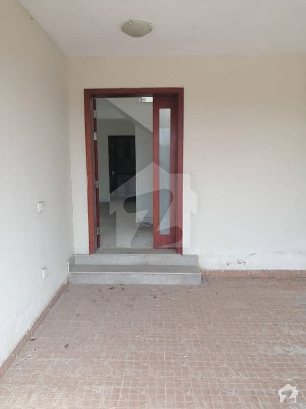1 Bedroom 904 Sq Ft Excellent Flat  Is Available For Sale