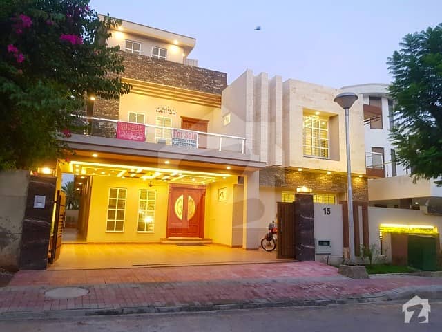 بحریہ ٹاؤن فیز 6 بحریہ ٹاؤن راولپنڈی راولپنڈی میں 6 کمروں کا 1 کنال مکان 5.25 کروڑ میں برائے فروخت۔