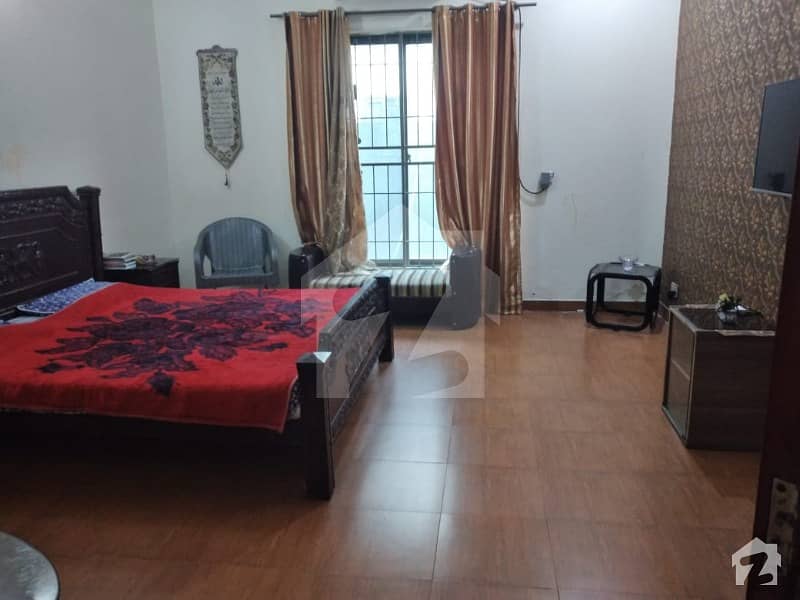 پی آئی اے ہاؤسنگ سکیم لاہور میں 2 کمروں کا 1 کنال مکان 2.5 کروڑ میں برائے فروخت۔