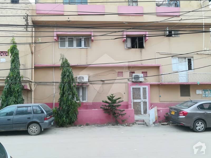 انچولی گلبرگ ٹاؤن کراچی میں 8 کمروں کا 5 مرلہ مکان 3.25 کروڑ میں برائے فروخت۔