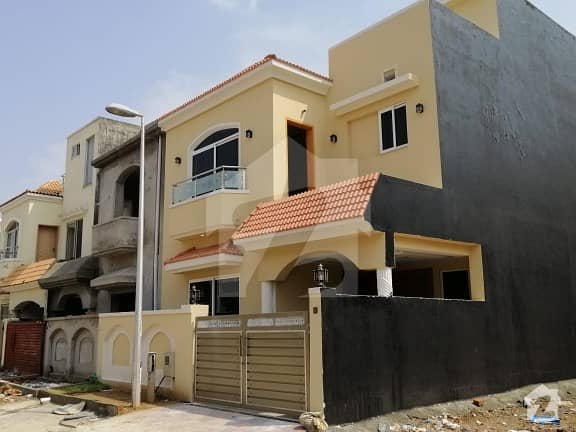 Brand New 5 Marla Designer House For Sale