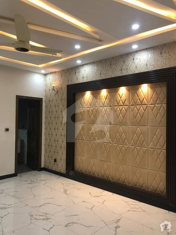 Excellent Location 10 Marla Lower Portion Available For Rent In Bahria Town Lahore