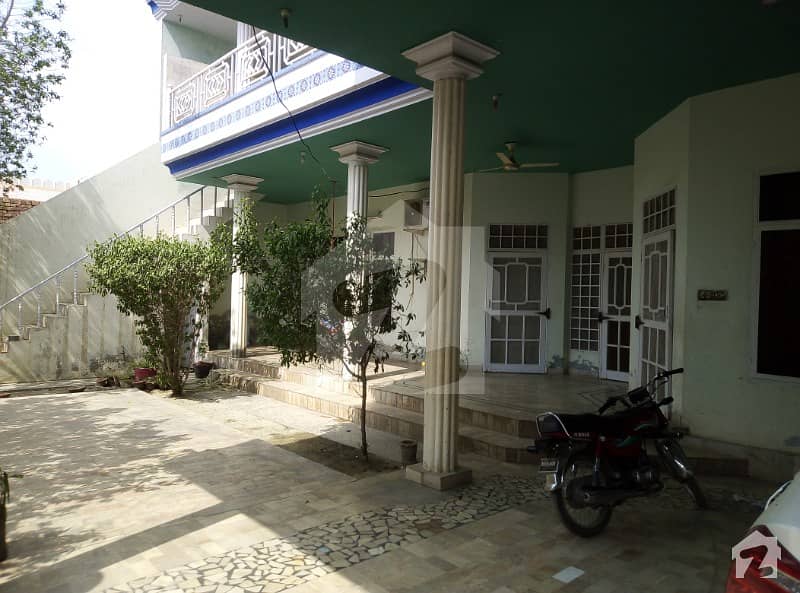 شاہنواز کالونی رحیم یار خان میں 8 کمروں کا 1 کنال مکان 1.65 کروڑ میں برائے فروخت۔