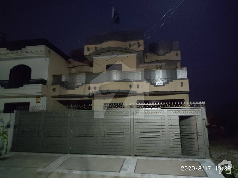 حیات آباد فیز 7 حیات آباد پشاور میں 9 کمروں کا 10 مرلہ مکان 3.55 کروڑ میں برائے فروخت۔
