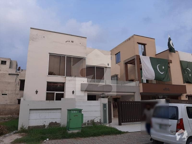 بحریہ ٹاؤن سیکٹر ای بحریہ ٹاؤن لاہور میں 5 کمروں کا 10 مرلہ مکان 60 ہزار میں کرایہ پر دستیاب ہے۔