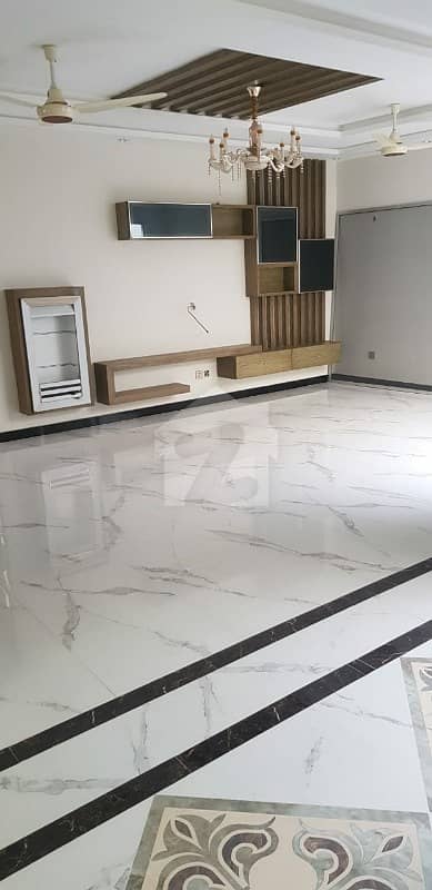 1 Kanal Corner hot location house for Sale 1 Kanal Corner hot location house for Sale