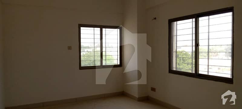 3 Bedrooms Flat Available For Rent