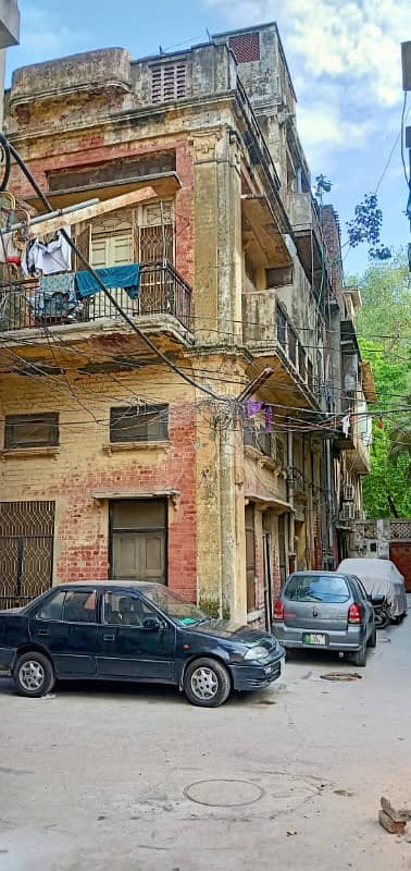 مال روڈ لاہور میں 7 کمروں کا 5 مرلہ مکان 6.5 کروڑ میں برائے فروخت۔