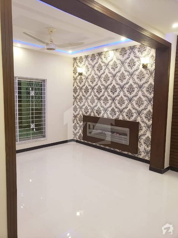 Brand New 5 Marla Lower Portion with Gas is available for Rent in Bahria Town lahore