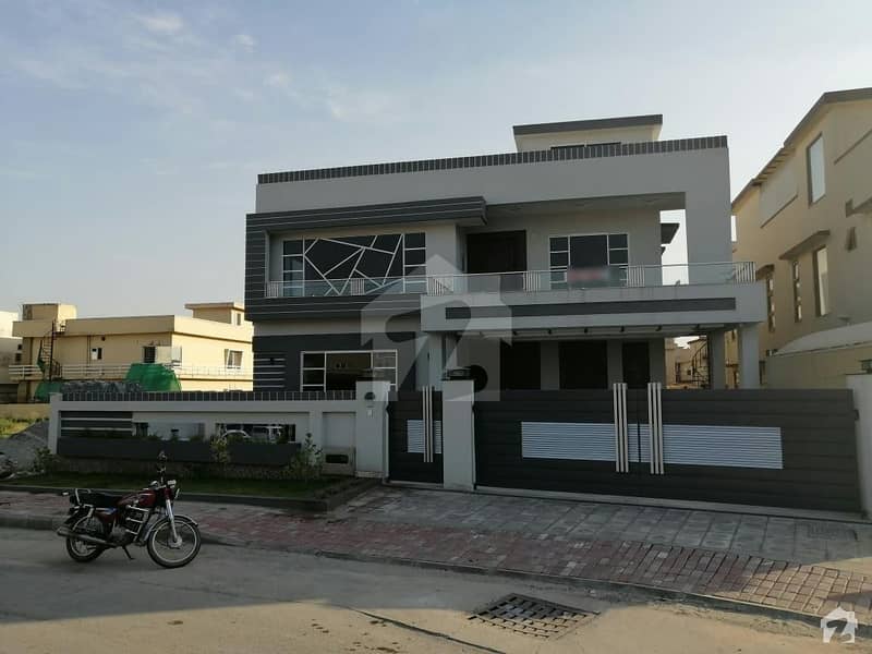 بحریہ ٹاؤن فیز 3 بحریہ ٹاؤن راولپنڈی راولپنڈی میں 6 کمروں کا 1 کنال مکان 5.5 کروڑ میں برائے فروخت۔