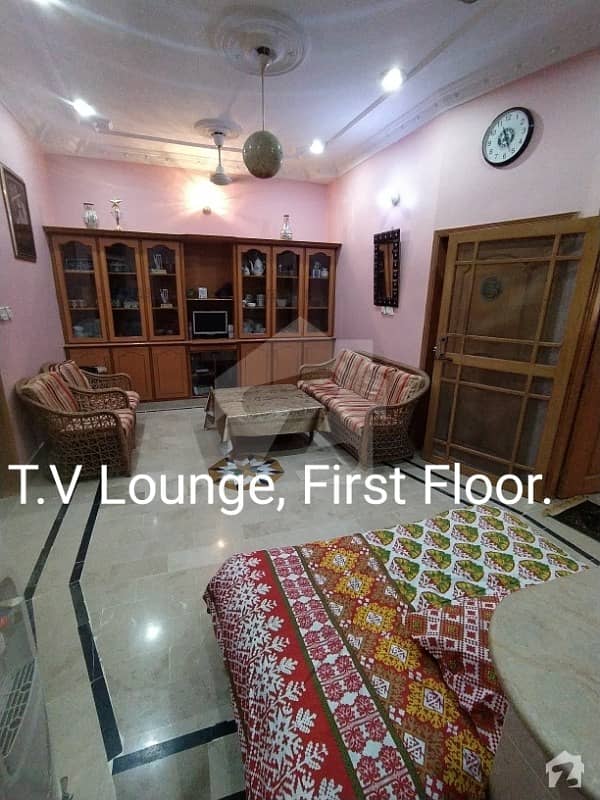 بفر زون - سیکٹر 15-B بفر زون نارتھ کراچی کراچی میں 10 کمروں کا 5 مرلہ مکان 1.8 کروڑ میں برائے فروخت۔