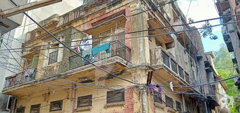 مال روڈ لاہور میں 5 مرلہ رہائشی پلاٹ 6.5 کروڑ میں برائے فروخت۔