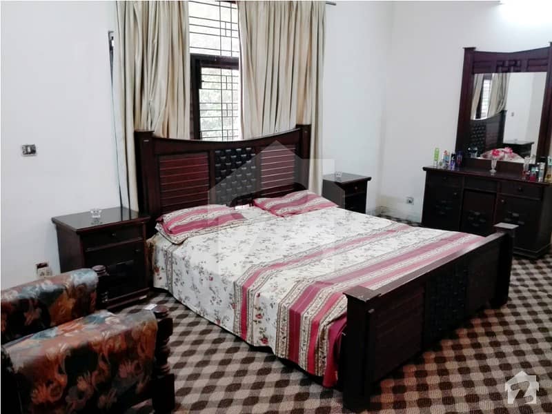 1 Bed Fully Furnished With Kitchen And Car Parking Near Masjid Chowk DHA