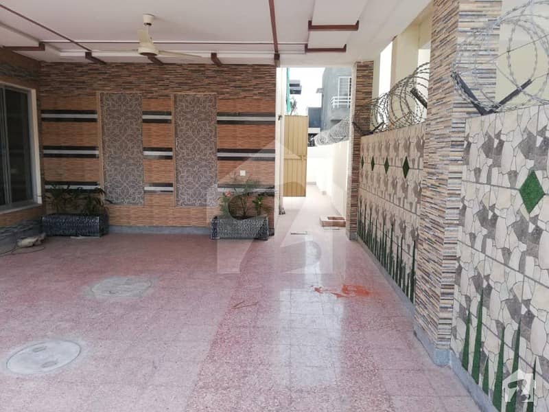 ڈیوائن گارڈنز ۔ بلاک سی ڈیوائن گارڈنز لاہور میں 3 کمروں کا 1 کنال بالائی پورشن 1 لاکھ میں کرایہ پر دستیاب ہے۔