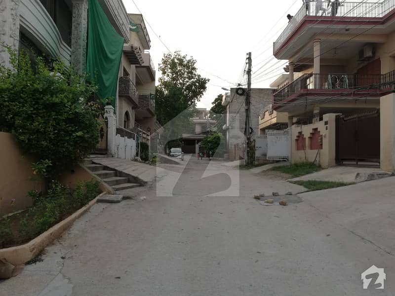 خیابان تنویر راولپنڈی میں 5 کمروں کا 10 مرلہ مکان 2 کروڑ میں برائے فروخت۔