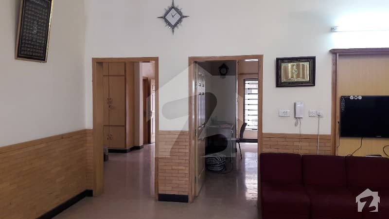 ای ۔ 11/3 ای ۔ 11 اسلام آباد میں 6 کمروں کا 18 مرلہ مکان 6.25 کروڑ میں برائے فروخت۔