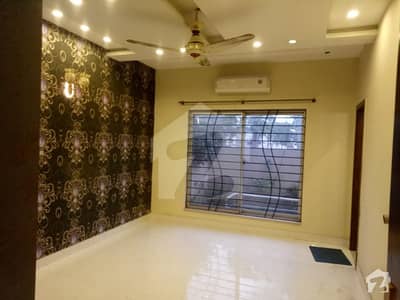 10 Marla New House For Rent Ideal Location Near Park 10 Marla New House For Rent Ideal Location Near Park