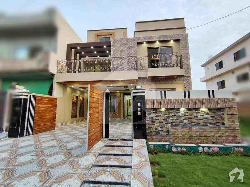نشیمنِ اقبال لاہور میں 5 کمروں کا 10 مرلہ مکان 1.75 کروڑ میں برائے فروخت۔