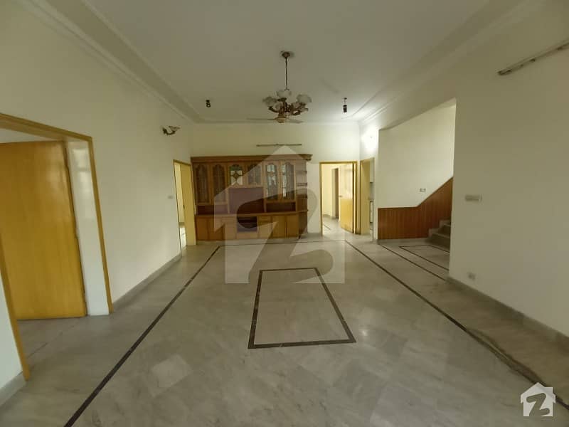 گلشنِِِ راوی ۔ بلاک اے گلشنِ راوی لاہور میں 4 کمروں کا 10 مرلہ مکان 70 ہزار میں کرایہ پر دستیاب ہے۔