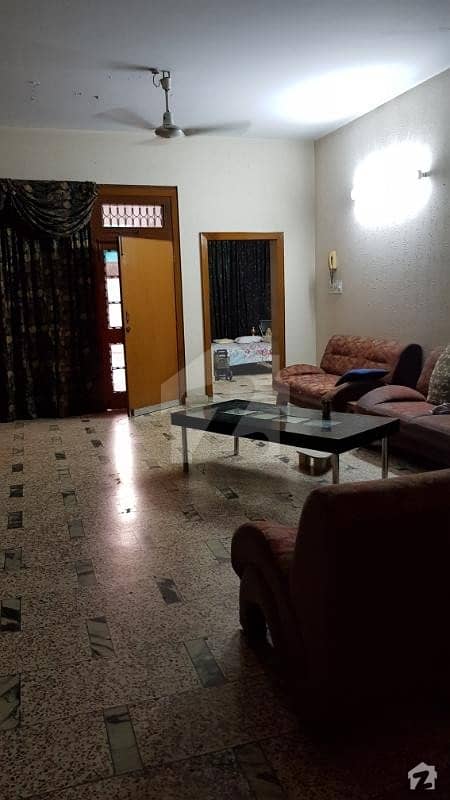 شادمان لاہور میں 5 کمروں کا 1 کنال مکان 8 کروڑ میں برائے فروخت۔