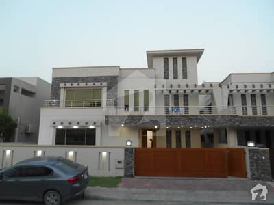 بحریہ ٹاؤن فیز 4 بحریہ ٹاؤن راولپنڈی راولپنڈی میں 5 کمروں کا 1 کنال مکان 5.5 کروڑ میں برائے فروخت۔ بحریہ ٹاؤن فیز 4 بحریہ ٹاؤن راولپنڈی راولپنڈی میں 5 کمروں کا 1 کنال مکان 5.5 کروڑ میں برائے فروخت۔