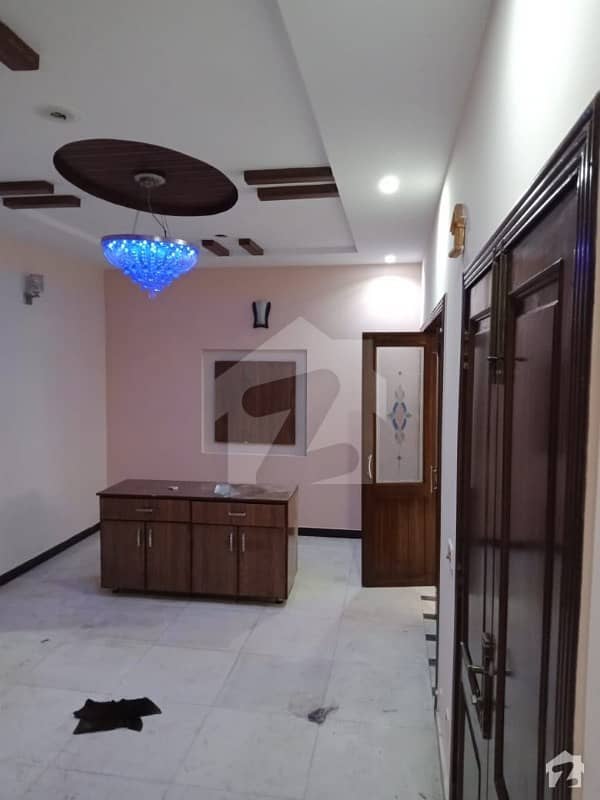 طارق گارڈنز لاہور میں 4 کمروں کا 10 مرلہ مکان 2.15 کروڑ میں برائے فروخت۔
