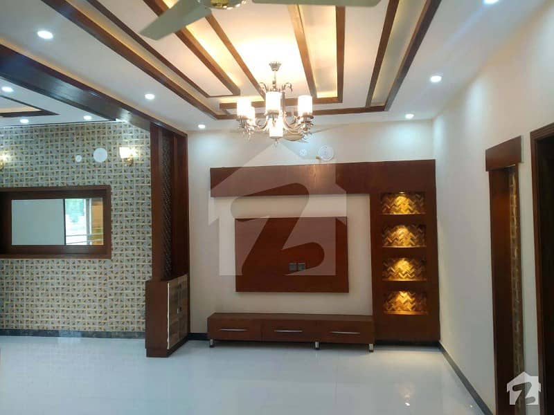 بحریہ ٹاؤن جناح بلاک بحریہ ٹاؤن سیکٹر ای بحریہ ٹاؤن لاہور میں 3 کمروں کا 5 مرلہ مکان 1.25 کروڑ میں برائے فروخت۔