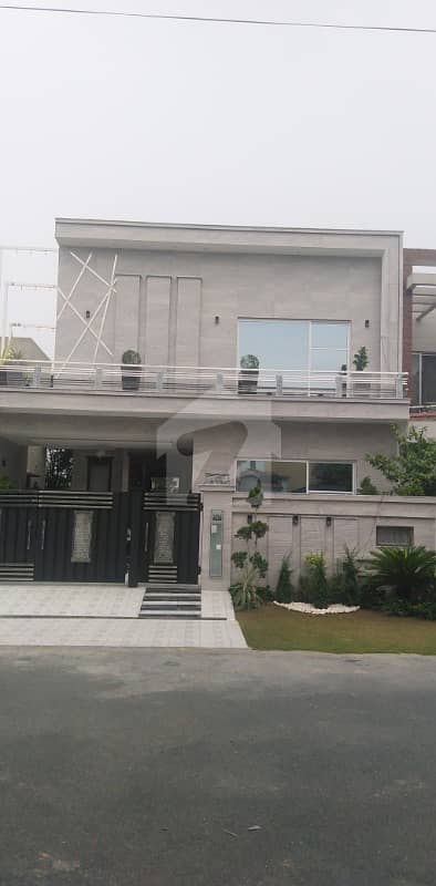 ای ایم ای سوسائٹی ۔ بلاک جی ای ایم ای سوسائٹی لاہور میں 4 کمروں کا 10 مرلہ مکان 3.65 کروڑ میں برائے فروخت۔