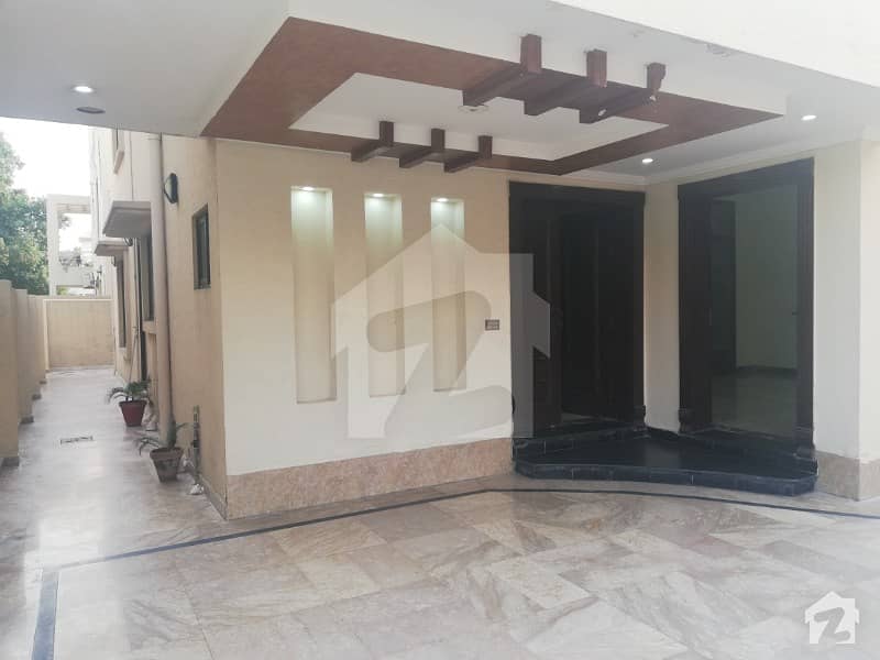 10 Marla Facing Park Lower Portion For Rent In Babar Block Bahria Town Lahore