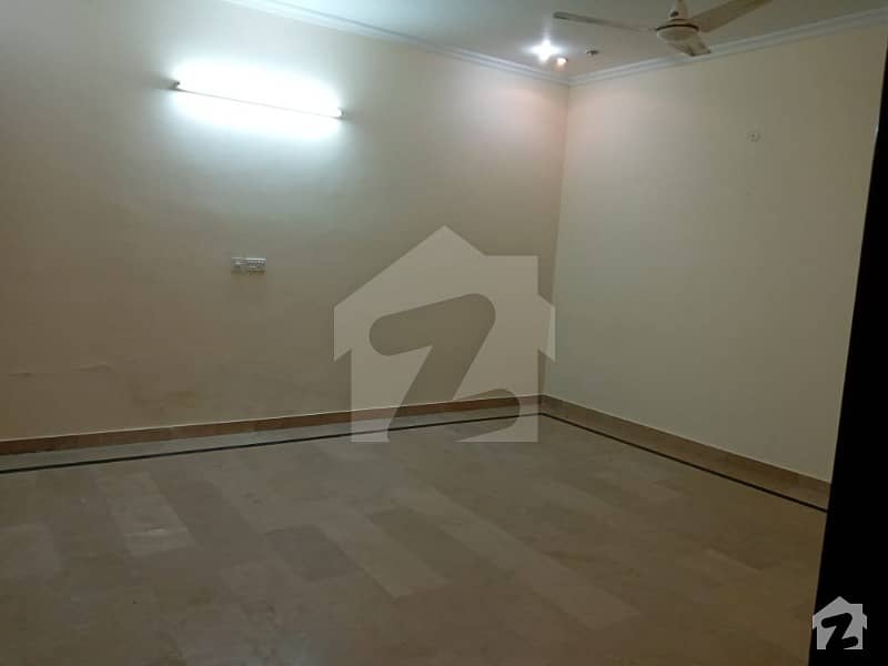 E-11/2 - 1 Kanal  Basement 3 Beds 1 Lounge 1 Dining Room Separate Electric Meter