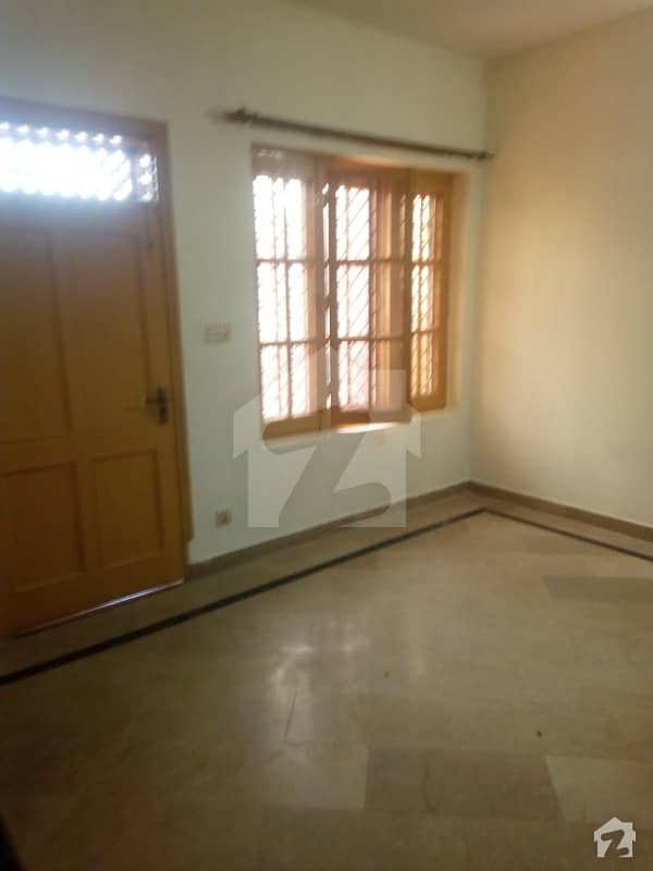 لال کُرتی راولپنڈی میں 1 کمرے کا 1 مرلہ کمرہ 6 ہزار میں کرایہ پر دستیاب ہے۔