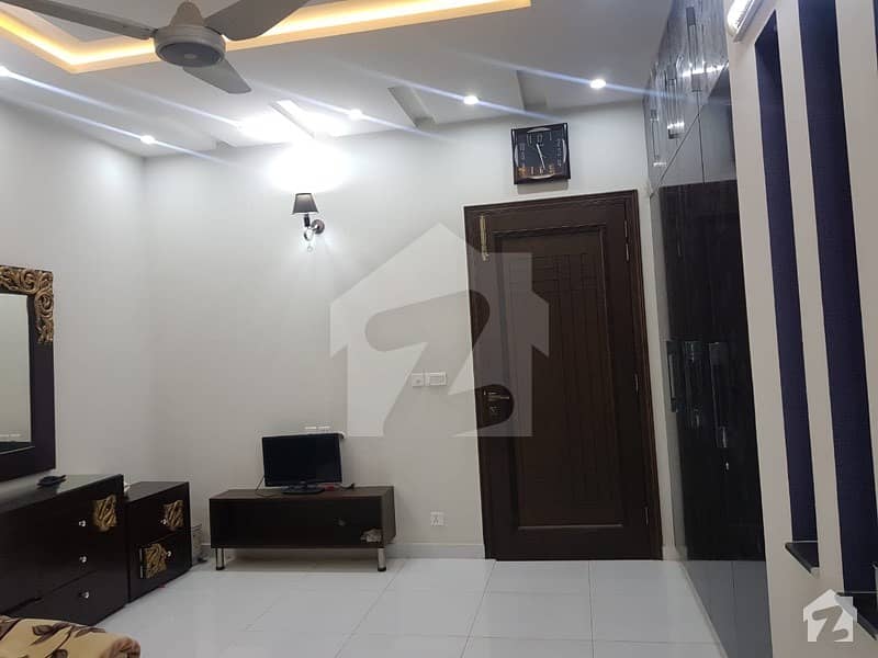 1 Kanal Fully Furnished Upper Portion With Separate Gate