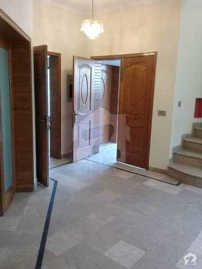 10 MARLA LUXURY LOW PRICE HOUSE FOR RENT 10 MARLA LUXURY LOW PRICE HOUSE FOR RENT