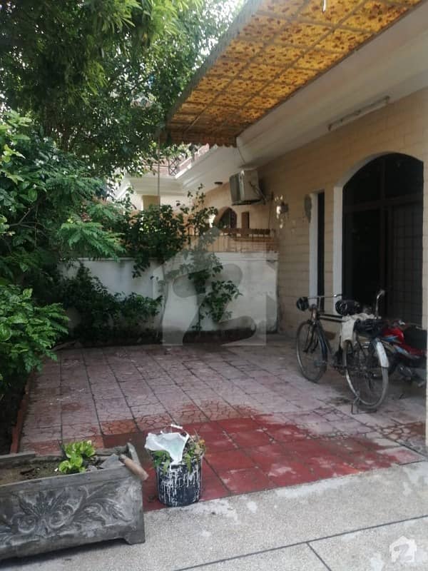 والٹن روڈ لاہور میں 5 کمروں کا 10 مرلہ مکان 2.5 کروڑ میں برائے فروخت۔